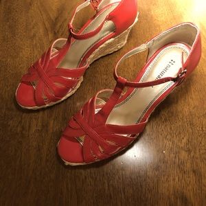 Naturalizer Buckle Wedge Coral Sandal NWOT Size 7 1/2 W